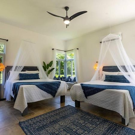 Ivy'S Cove Beach Side Condo - Luxury Villa Whitehouse Dış mekan fotoğraf