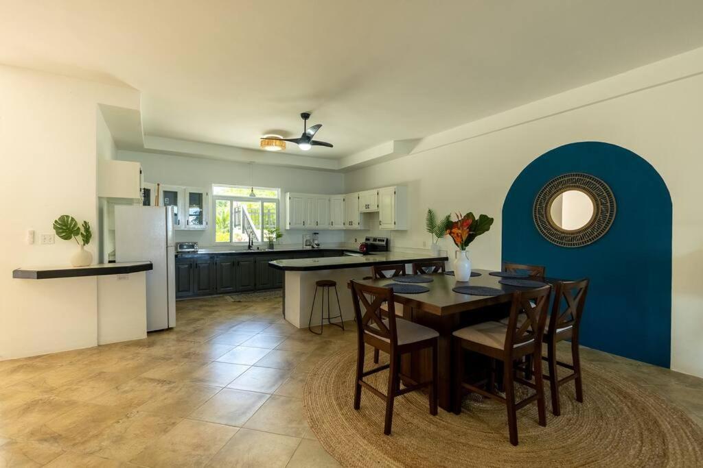 Ivy'S Cove Beach Side Condo - Luxury Villa Whitehouse Dış mekan fotoğraf